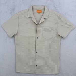 Negative Space Button Up Shirt Mens Small Tan Short Sleeve Chest Pocket